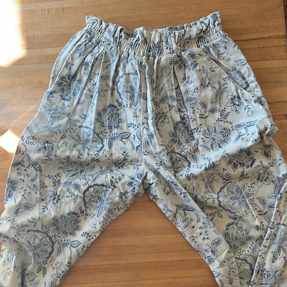 Vintage Sycamore Blue & White Floral Paper Bag Pants - Picture 3 of 5